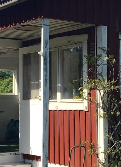 Ett enkelt fönster som behövde lite mer karaktär.
